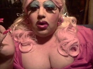Diane Sissy Dragqueen Smoke