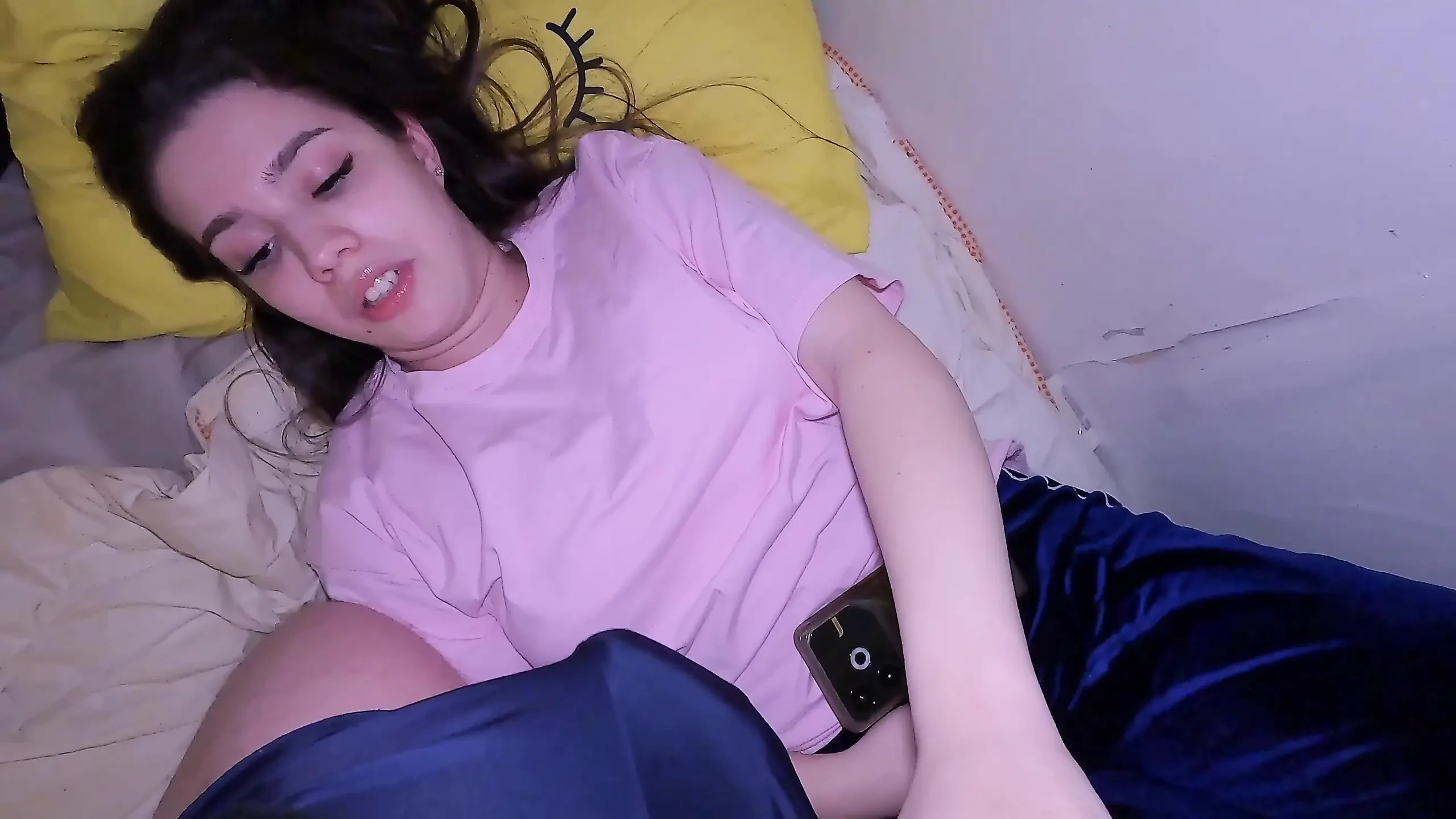 继妹用她的阴户对抗无聊