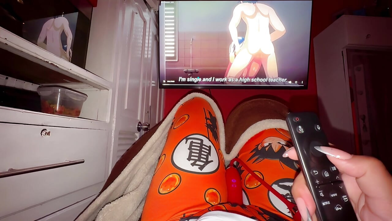 Anime kijken met speeltje. Zuig een orgasme