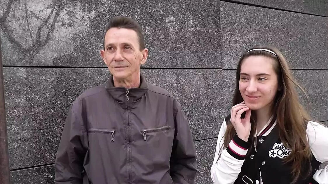 Tatlı ve genç Carolina Lorca 19 doğum gününü sert bir ırklararası seksle kutluyor!