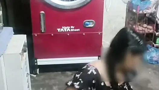 İki kişi, koca kayınbiraderi, bir kız, iki erkek, üçlü Hintçe ses