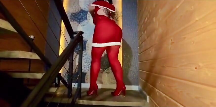 Stiefzoon viert Kerstmis met mevrouw de kerstman, ze kwam om zijn hete fantasieën, anaal en veel sperma te vervullen