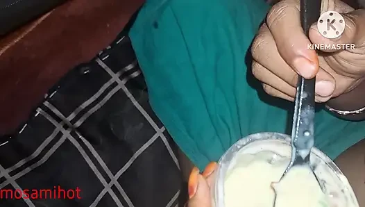 The sister-in-law of the village put cream in milk and put it in the mouth of the land.