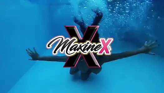 Maxine X, Nadia White, бурная шлюшка занимается сексом с дилдо в горячей ванне