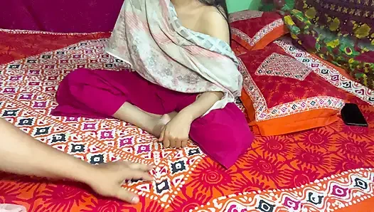 Aku ngentot adik tiriku yang seksi sepanjang malam untuk memuaskan nafsunya yang masih muda