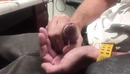 masa başında mastürbasyon yapmak