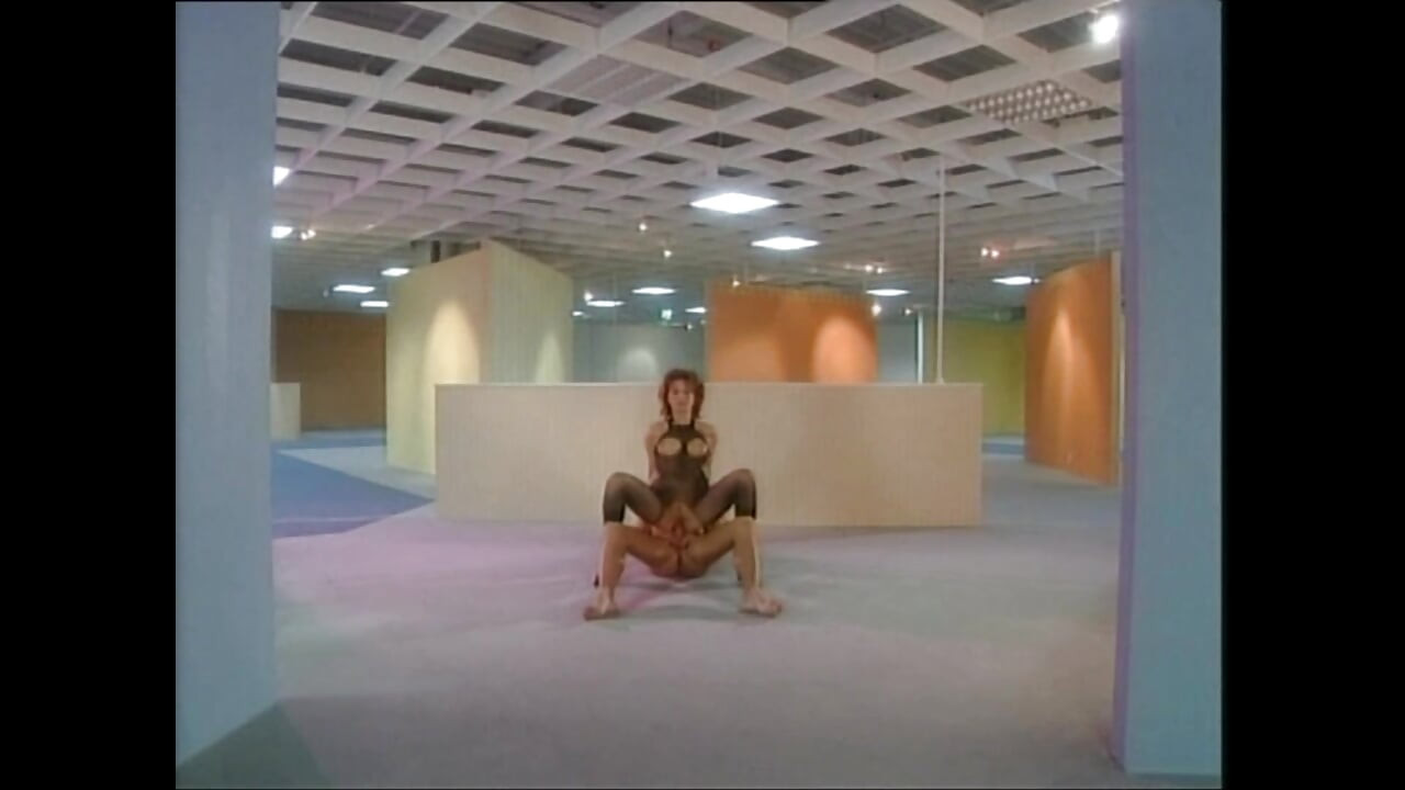 Fantastiska Vintage MILFs knullad i rövad och fitta av Stora cumming kukar