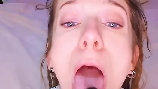 Apa aku berhasil mengalihkan perhatianmu dari pekerjaan jalanan?