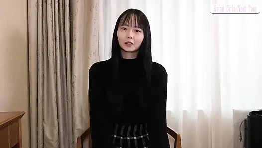 Idol seviyesine sahip kırılgan ama parlak güzellik nadir bir ilk özel görünümde cazibesini gösteriyor