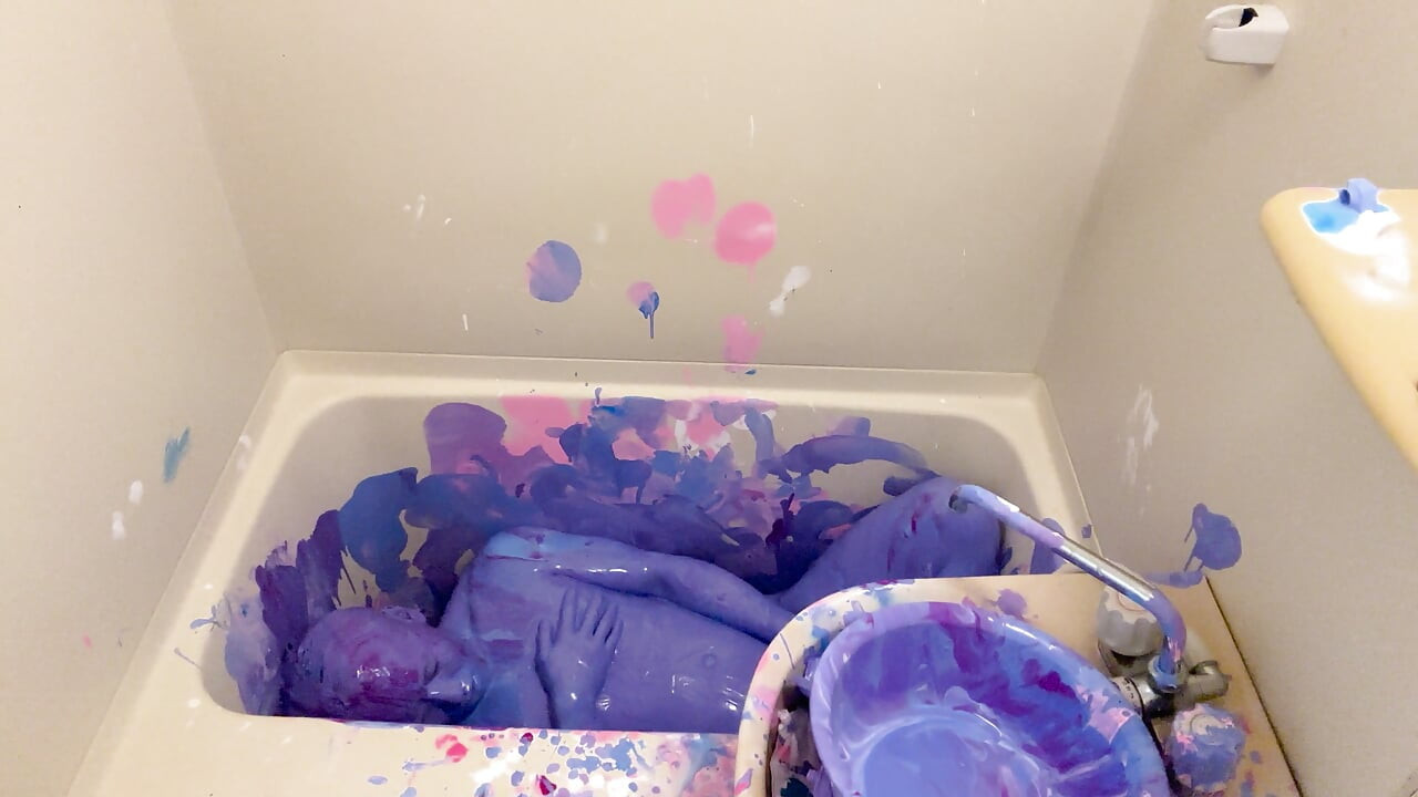 WET&MESSY Messy Play: Covered in Paint by a Boy 2
