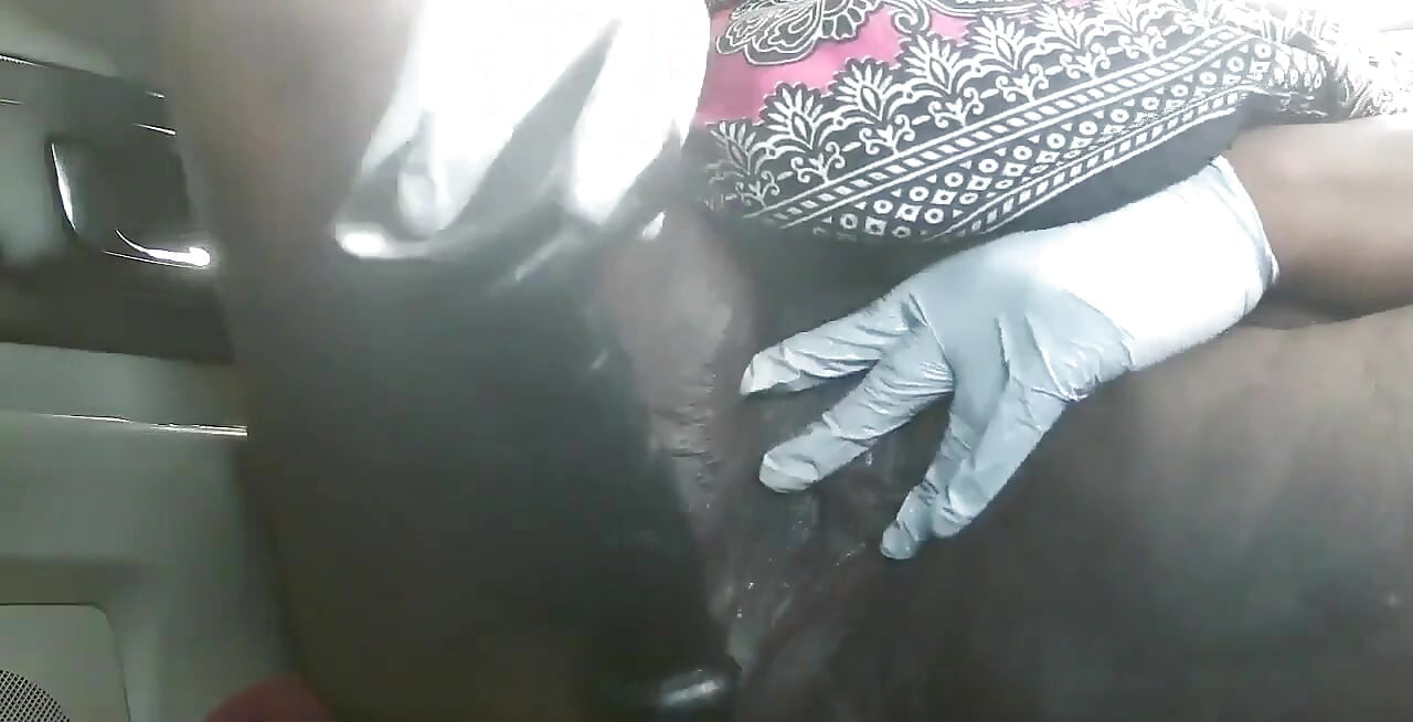 내 차에서 딜도로 자위