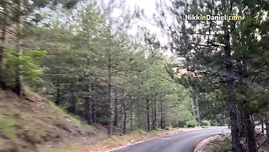 Kencan hot sama gadis seksi yang berakhir dengan di dalam mobil liar