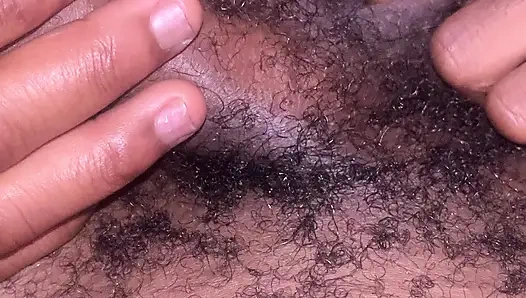 Возбужденная африканская юная горничная пробралась в мою комнату посреди ночи, будит меня тап, сосет мой утренний стояк, очень горячий минет