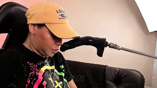 Я извергаю грязь на твоём лице и твёрдом члене, следуй за моим горлом крепко