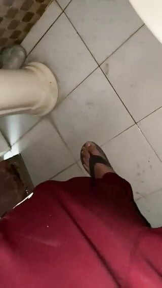 मेरी पत्नी घर पर नहीं है उसे मुझे समय नहीं दिया जाता है