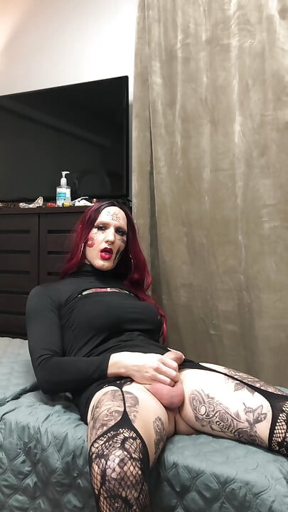 Extremely Hot Tatted Sissy Masturbation