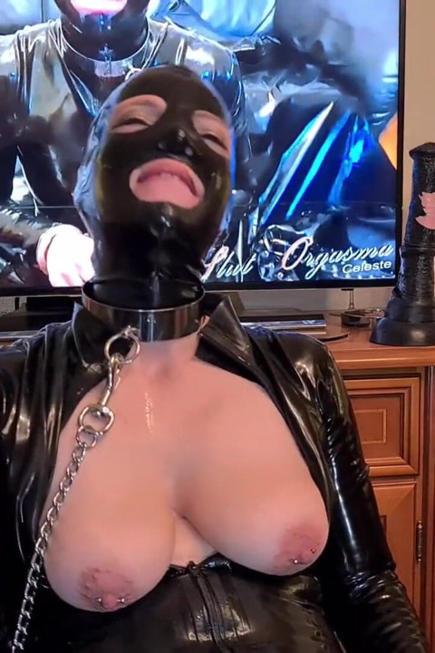 Slut-orgasma celeste tam lateks ıslak derin gırtlak eğitimi, sidik içiyor ve fışkırtıyor