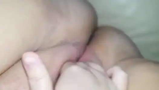 Yine vajinamı yalnız şımartıyorum