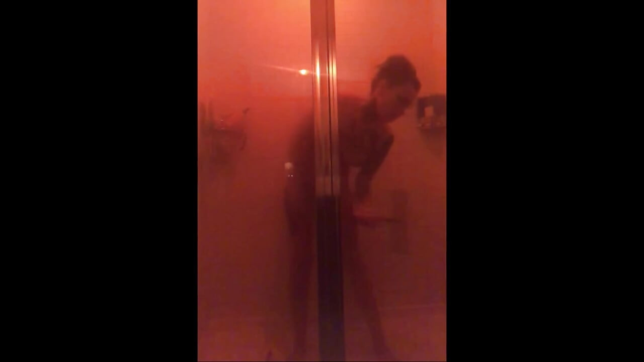 Трохи сольного задоволення в душі