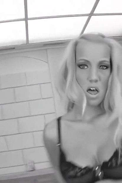 Hot Threesome Fuck with 2 MILFs!