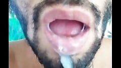 She make cum alot in his face