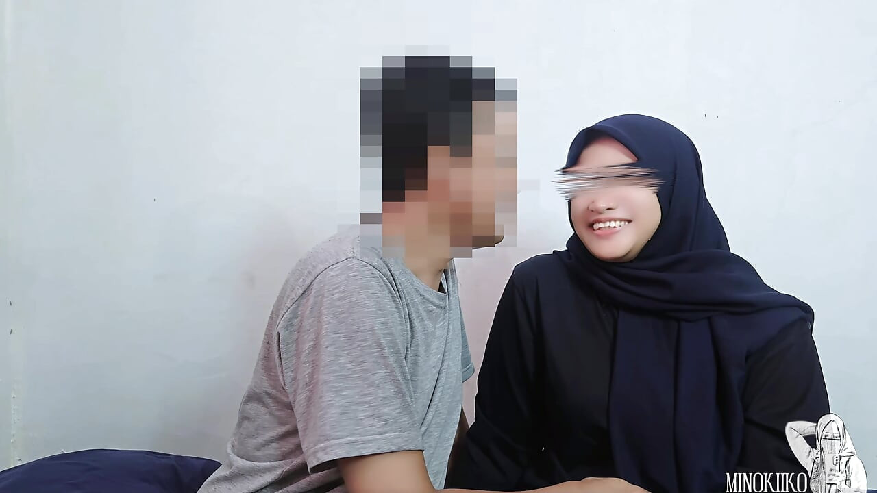 Geile hijab-stieftante bleibt bei mir, diese MILf-muschi wird gefickt und kommt drinnen - Minokiiko