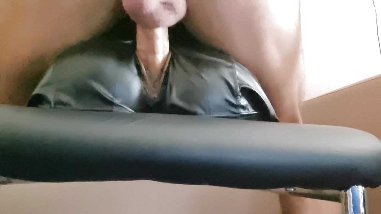 Đồ chơi đít trong quần tất da kết thúc con cu của tôi