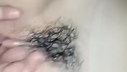 Aşka gerek yok ama yine de vücudunun sıcaklığını hissediyorum