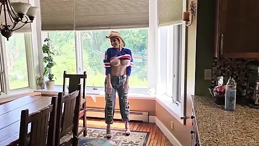 ONLY FAN leak Face Exposed Mistress Thursday Getting ready for the Game with her Big Tits bouncing