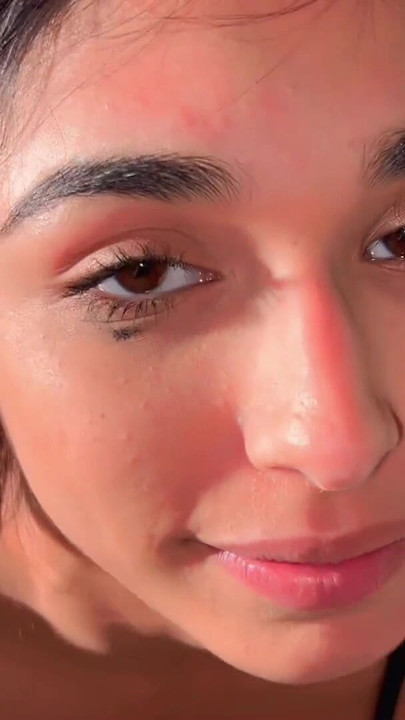 عارضة لياقة بدنية جميلة وجه خشن سخيف كس قصفت بقوة والوجه | مقطع 1