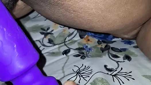 Бхабхи получает массаж в киску