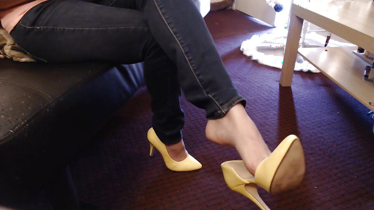 더블 크로스 옐로우 펌프 매달려