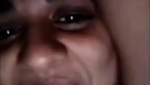 Eski sevgilimle görüntülü görüşme göğüslerini gösteriyor