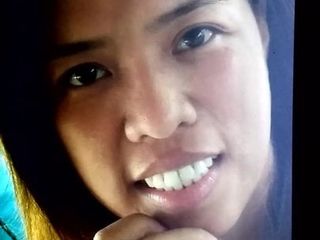 Filipijnse milf krijgt haar gezicht gepleisterd (sperma eerbetoon)