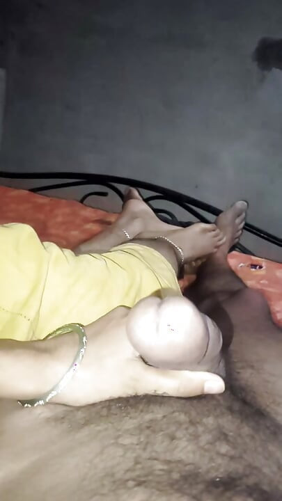 Riya sing Kisses on Her Boob and belly button for Your Pleasure