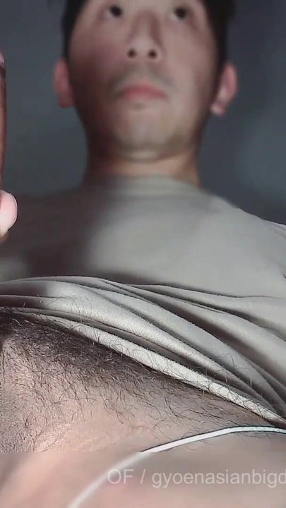 Asian shows his face for the first time and takes out his huge cock and ends up ending up like a volcano. | Clip 1
