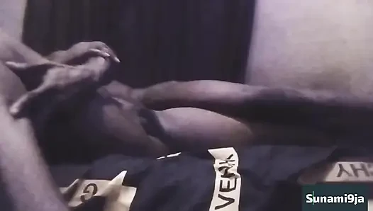 Yan odada komşu bileşik adamla sikişiyor