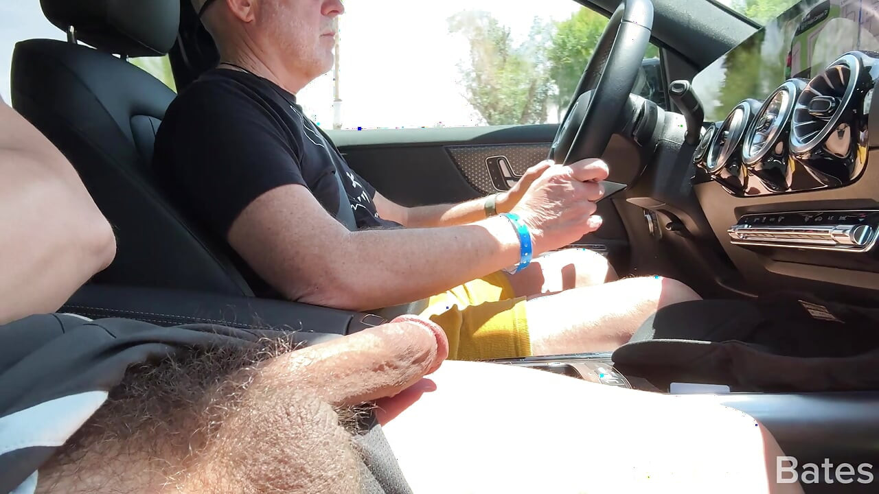 Očuh me je uhvatio kako drkam na vožnji kući i nije mi dozvolio da stanem