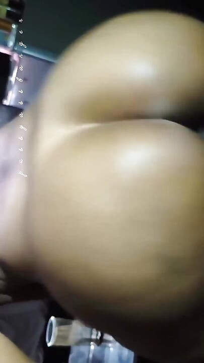 Mature Babe Twerk on the Monster Cock and Squirted