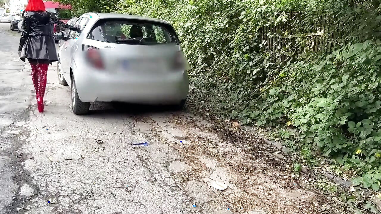 Perwersyjne miejsce na ulicy! Kot w butach pieprzy się bez gumy