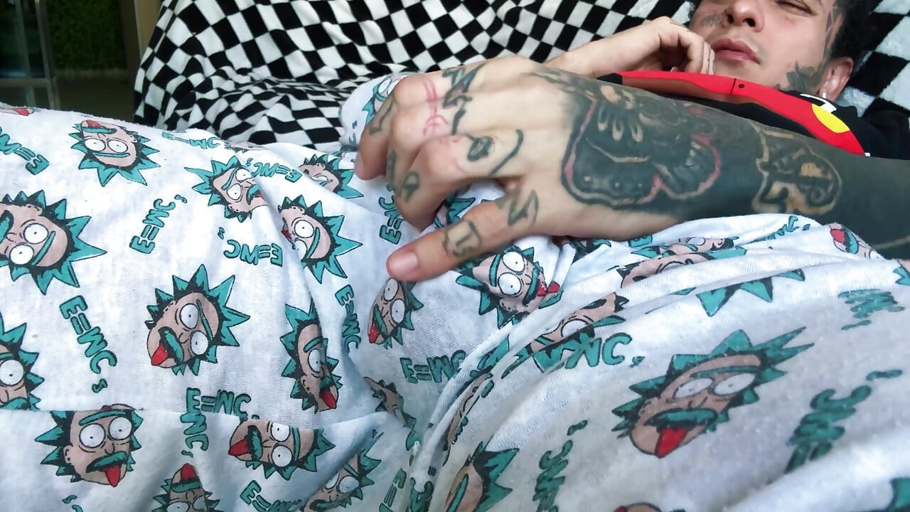 巨人在自慰和觸摸身體時向小人類展示自己 POV