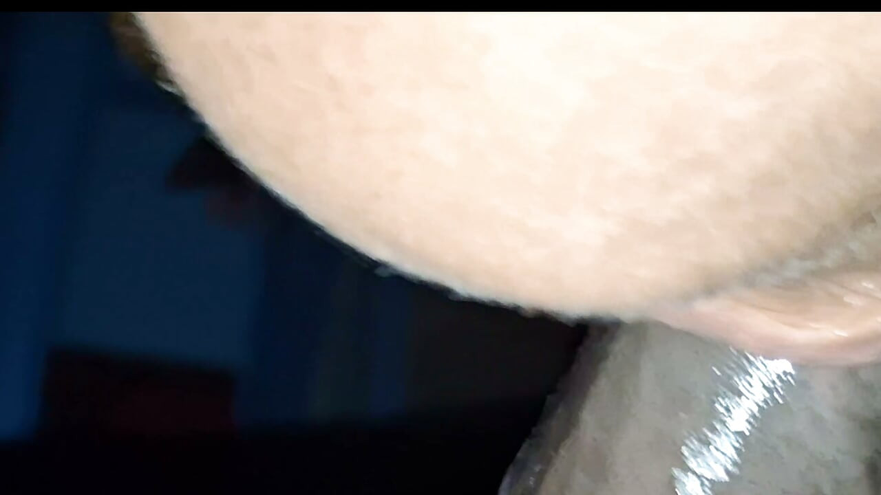タミルの妻が膣を舐める夫。