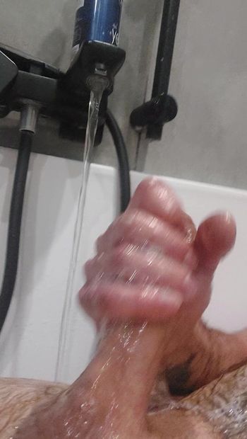 Masturbation dans la baignoire