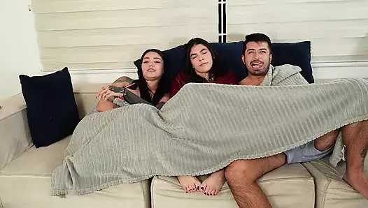 Мы пользуемся тем, что моя подруга собирается трахнуть мою сводную сестру