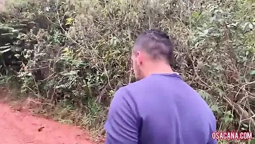 Kami bertemu dua gadis nakal di jalan