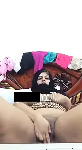 Arab slut showing on cam