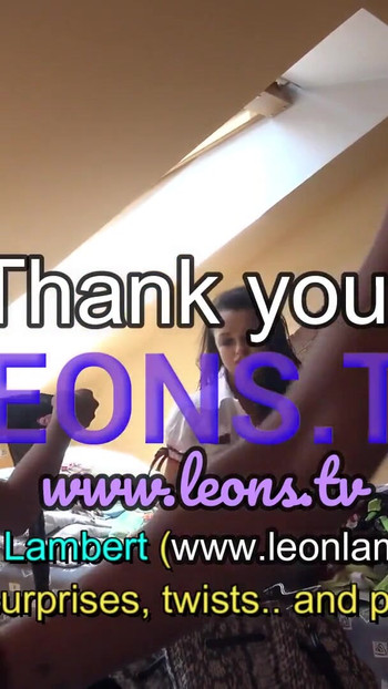 Moment spectaculaire de « Toutes les pom-pom girls excitées et déjantées à la chatte étroite et sexy viennent pour une vidéo de tournage de fashion try on »