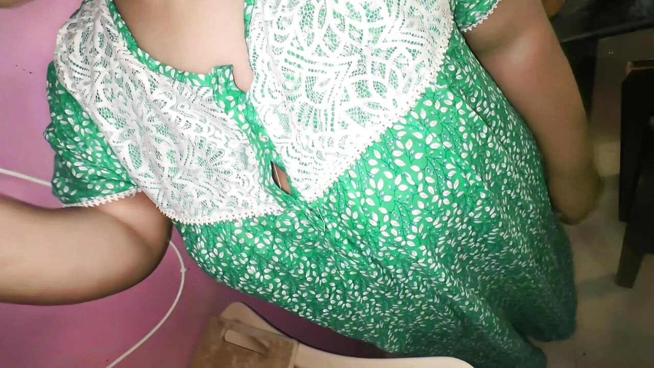 Μητριά απ' την Αραβία κατουράει στην τουαλέτα μετά το σεξ με το θετό γιο