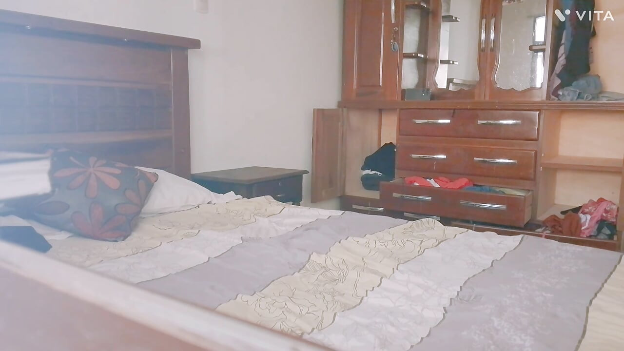 Minnaar zuigt graag aan mijn pik deel 1