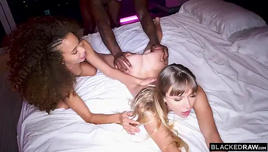 Blackedraw - naomi dengan penutup mata sama sahabatnya cecilia sama pria kulit hitam besar